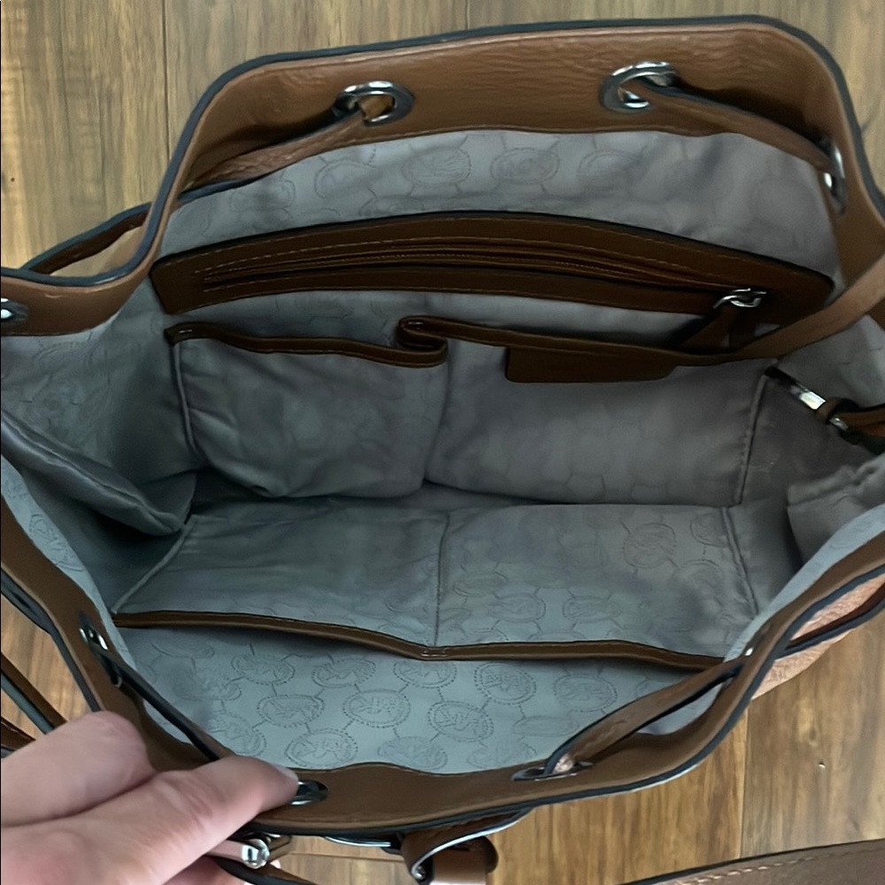 Michael Kors Tan Leather Shoulder Bag - Picture 2 of 4